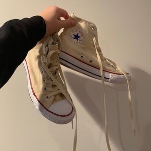 Pale yellow converse all star chucks slightly used